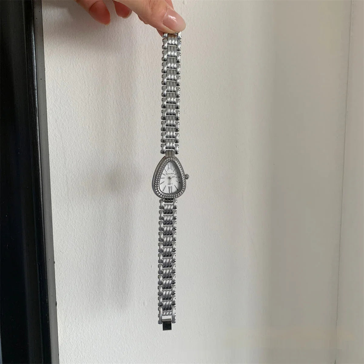 Golden Snake Head Gorgeous Chain Watch Women