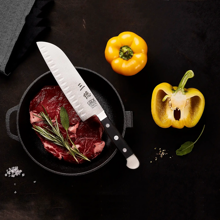 Couteau Santoku Alpha avec tranchant creux - 7 pouces