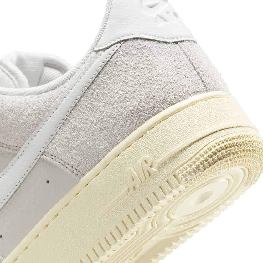 M Nike Air Force 1 '07 LX HF2897-001
