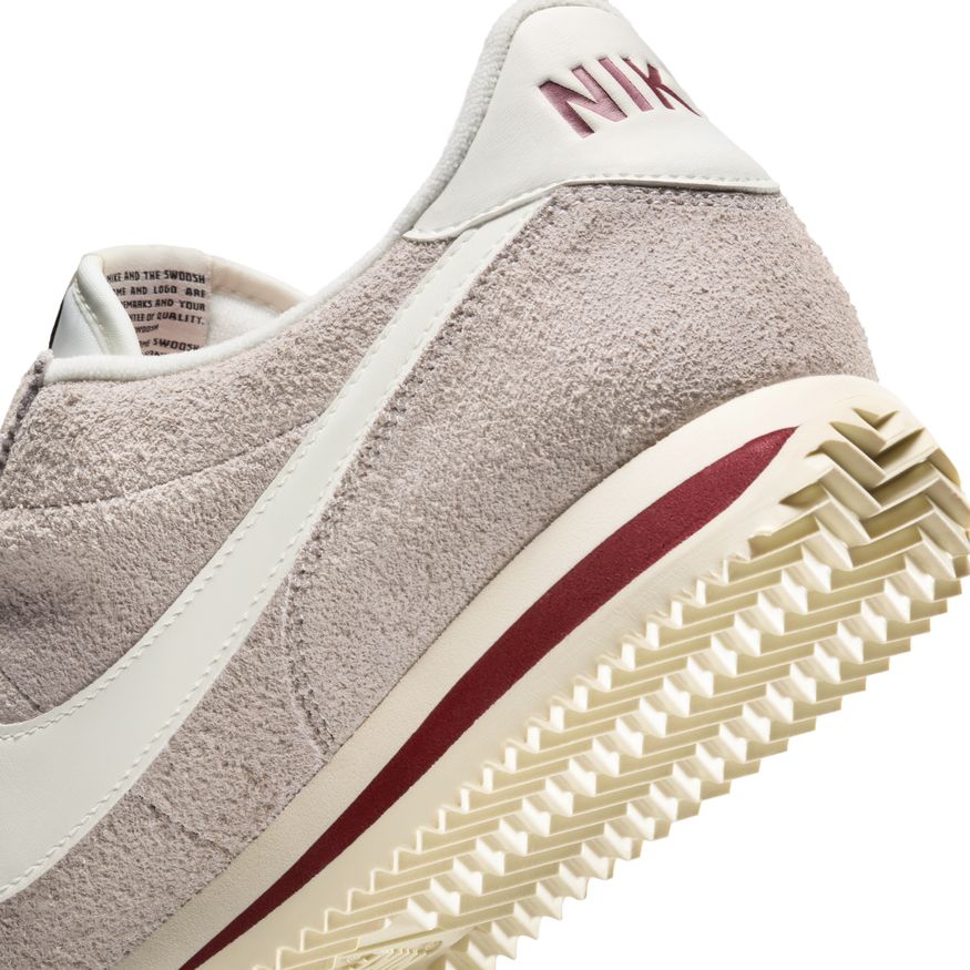 Nike Cortez SE Suede HF3142-001 (taille M)