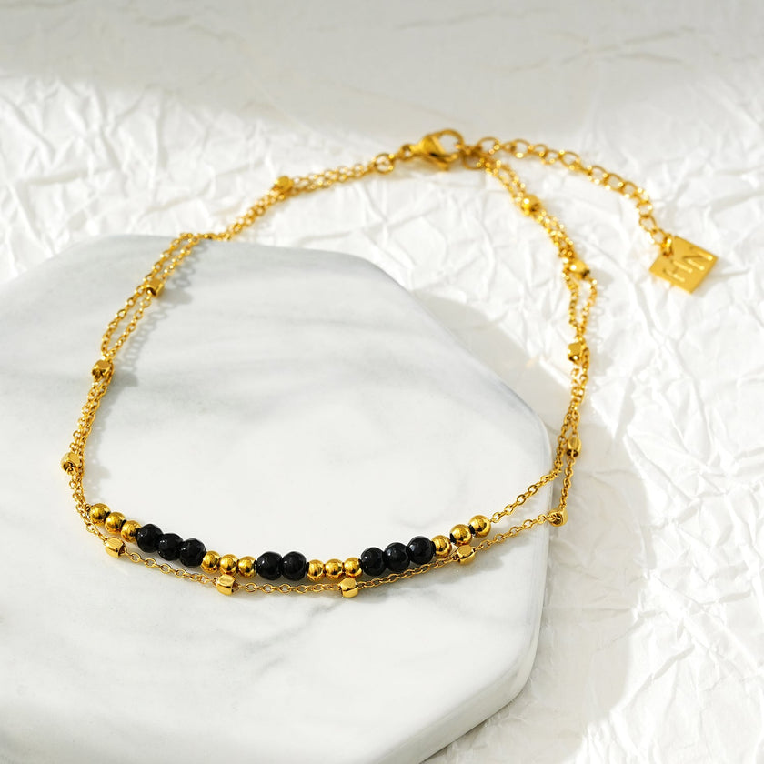 HILDA LG : Bracelet de cheville 2-en-1 avec perles carrées et perles rondes, noir et or.