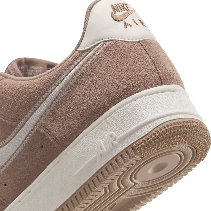 M Nike Air Force 1 '07 LV8 HJ4465-200