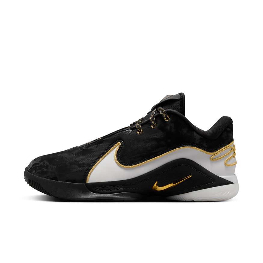 M LeBron XXII  