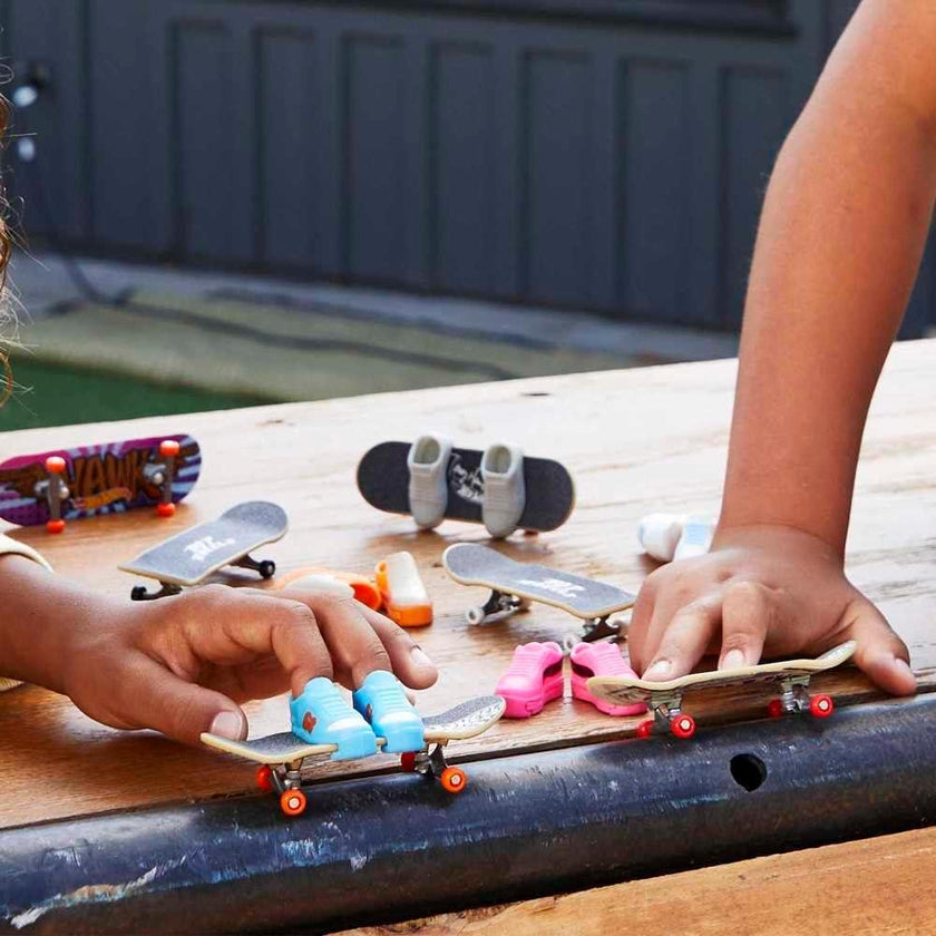 Hot Wheels - Skate Fingerboard + Shoe - Assorted