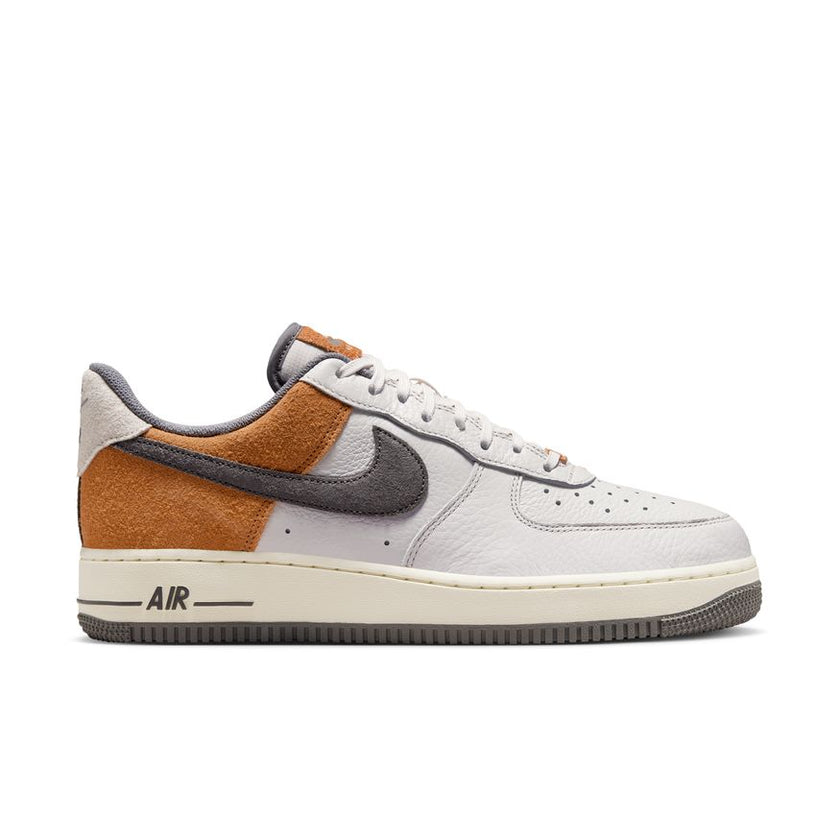 Nike Air Force 1 '07 LV8 IB7718-030 (taille M)