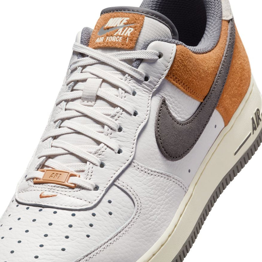 Nike Air Force 1 '07 LV8 IB7718-030 (taille M)