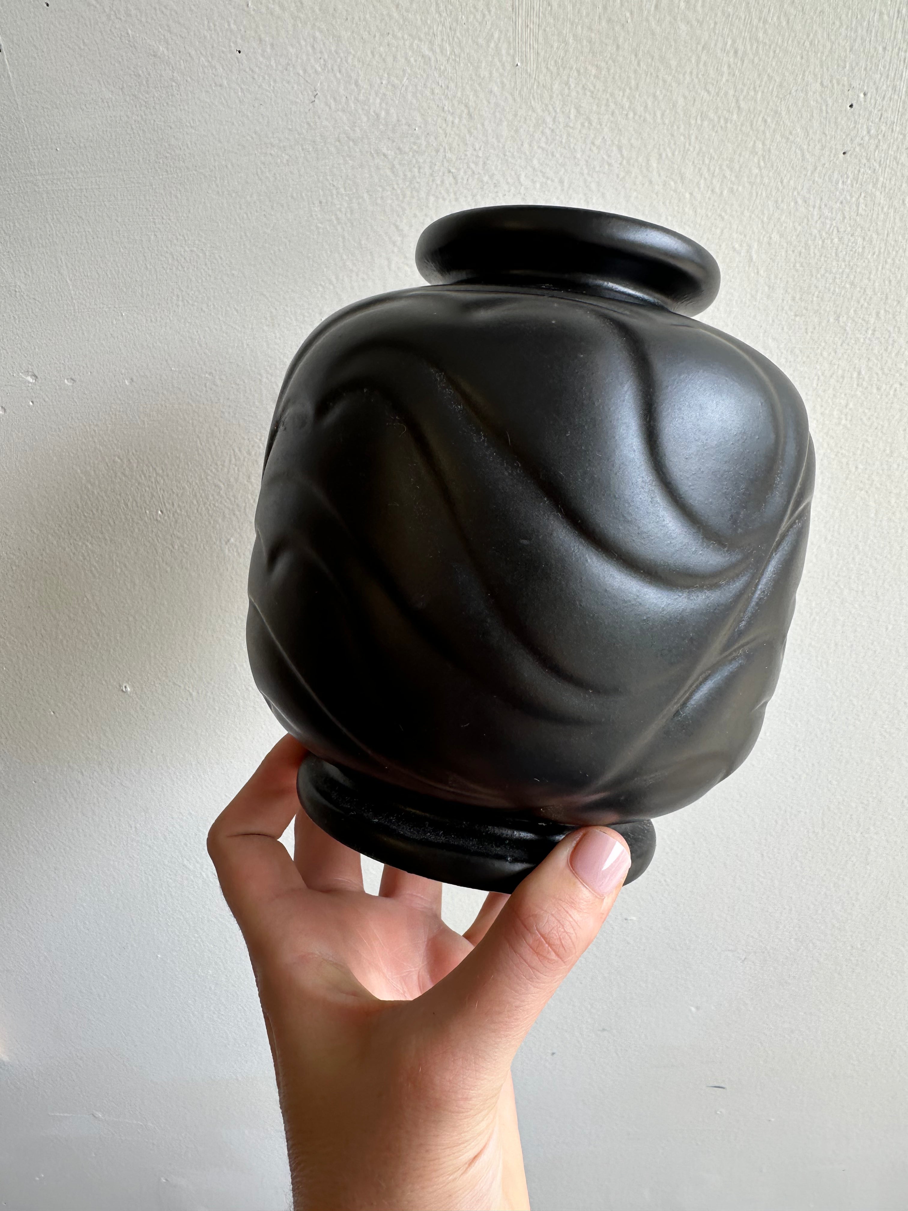 Mid-Century Matte Black Vase – Zenith Gouda Holland