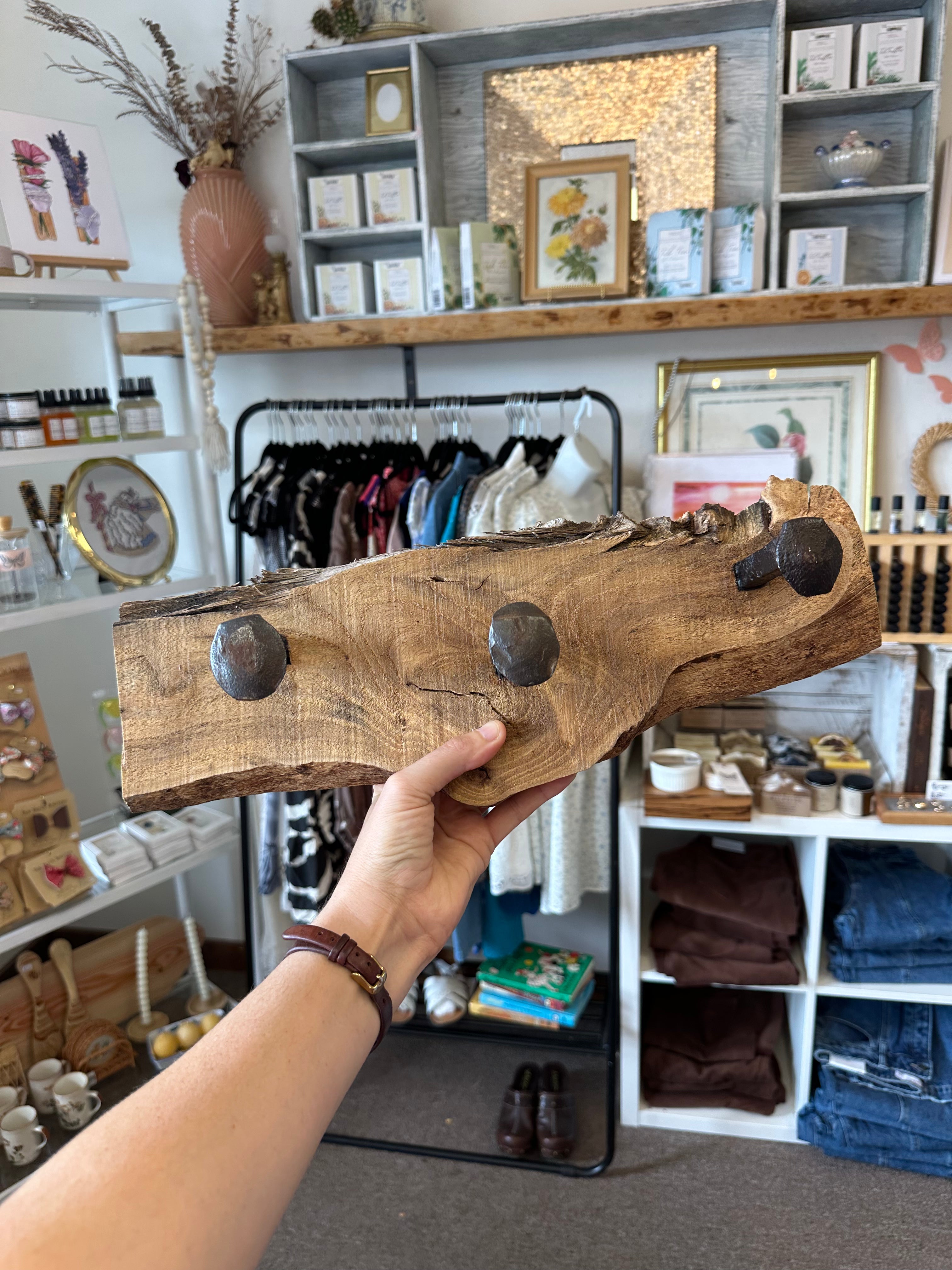 Papa’s Live-Edge Hook Rack – こんにちはマート | KON NICHIWA MART