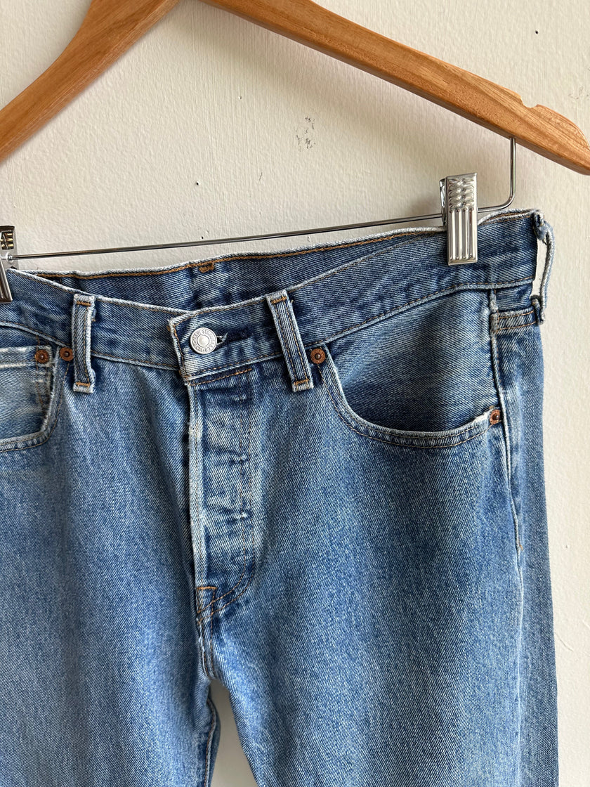 Vintage Levi’s Straight Leg Jeans – Classic Blue | Size 30