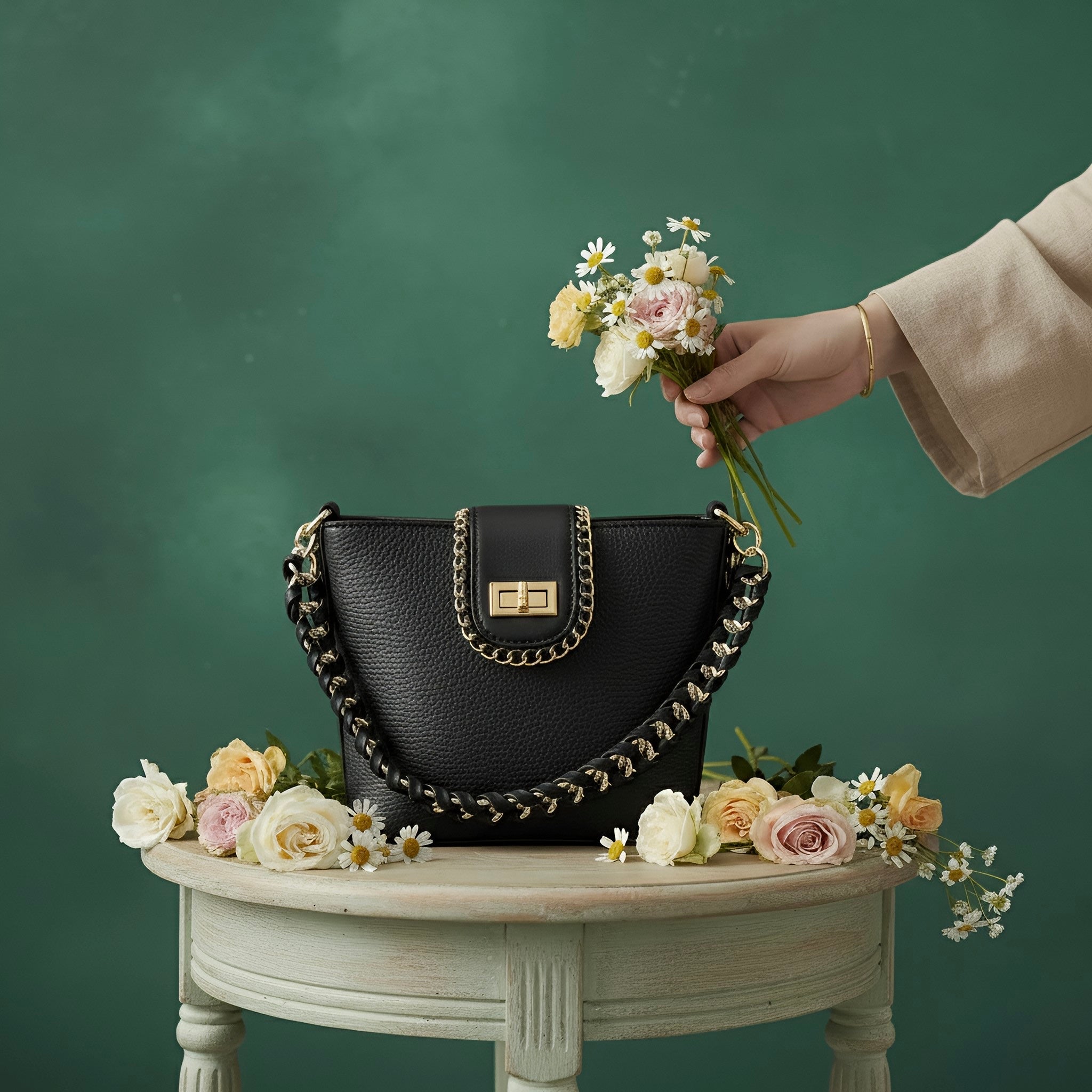 Cosmo Bag – Sophisticated Vegan Leather Crossbody