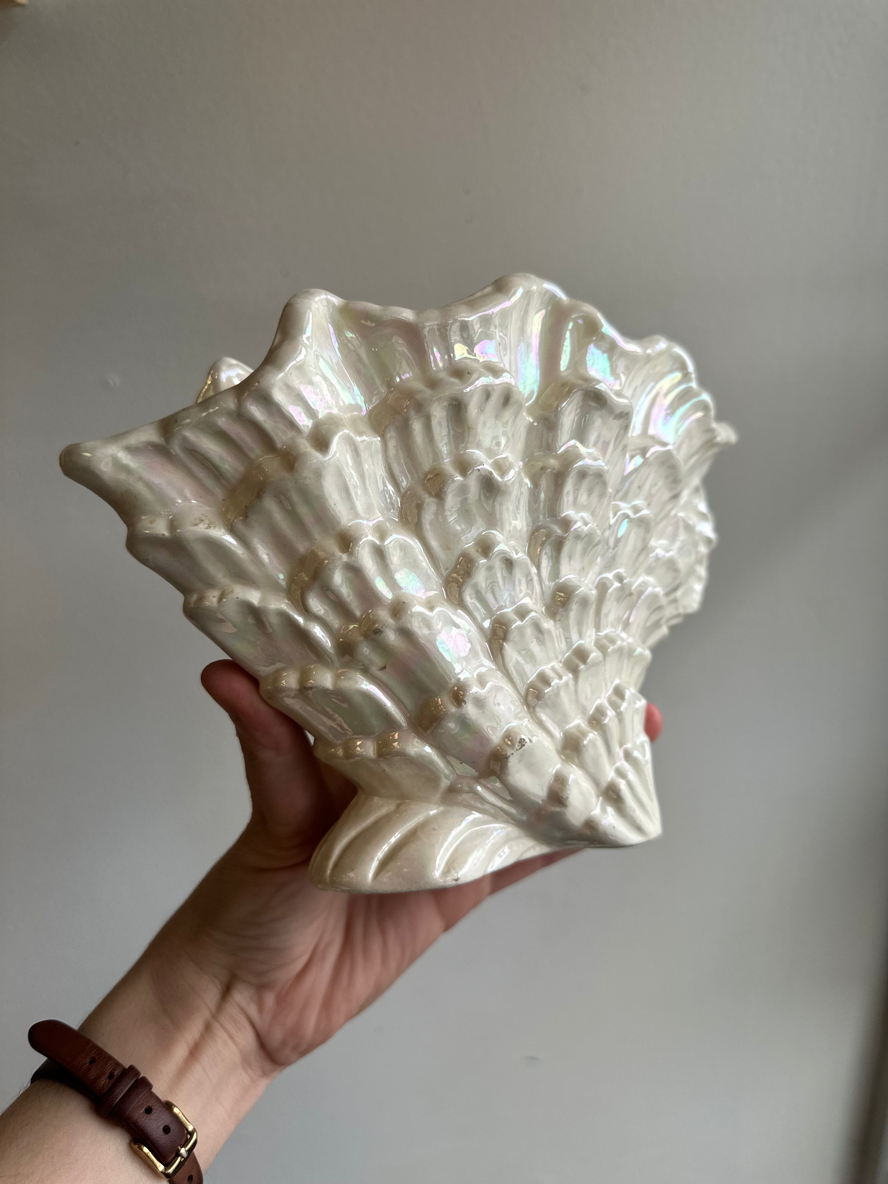 Vintage 1980s Maddeaux White Pearl Lustre Glaze Shell Shaped Vase