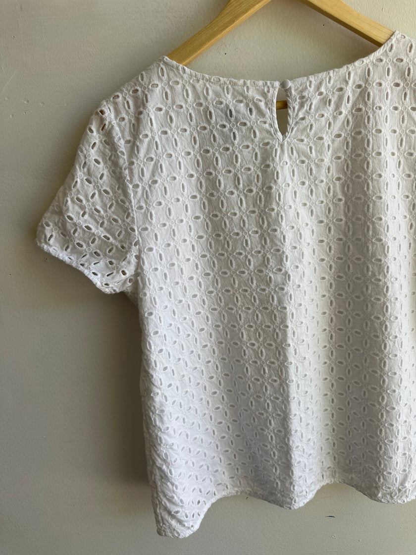 GAP White Cotton Eyelet T-Shirt Top | Size Medium