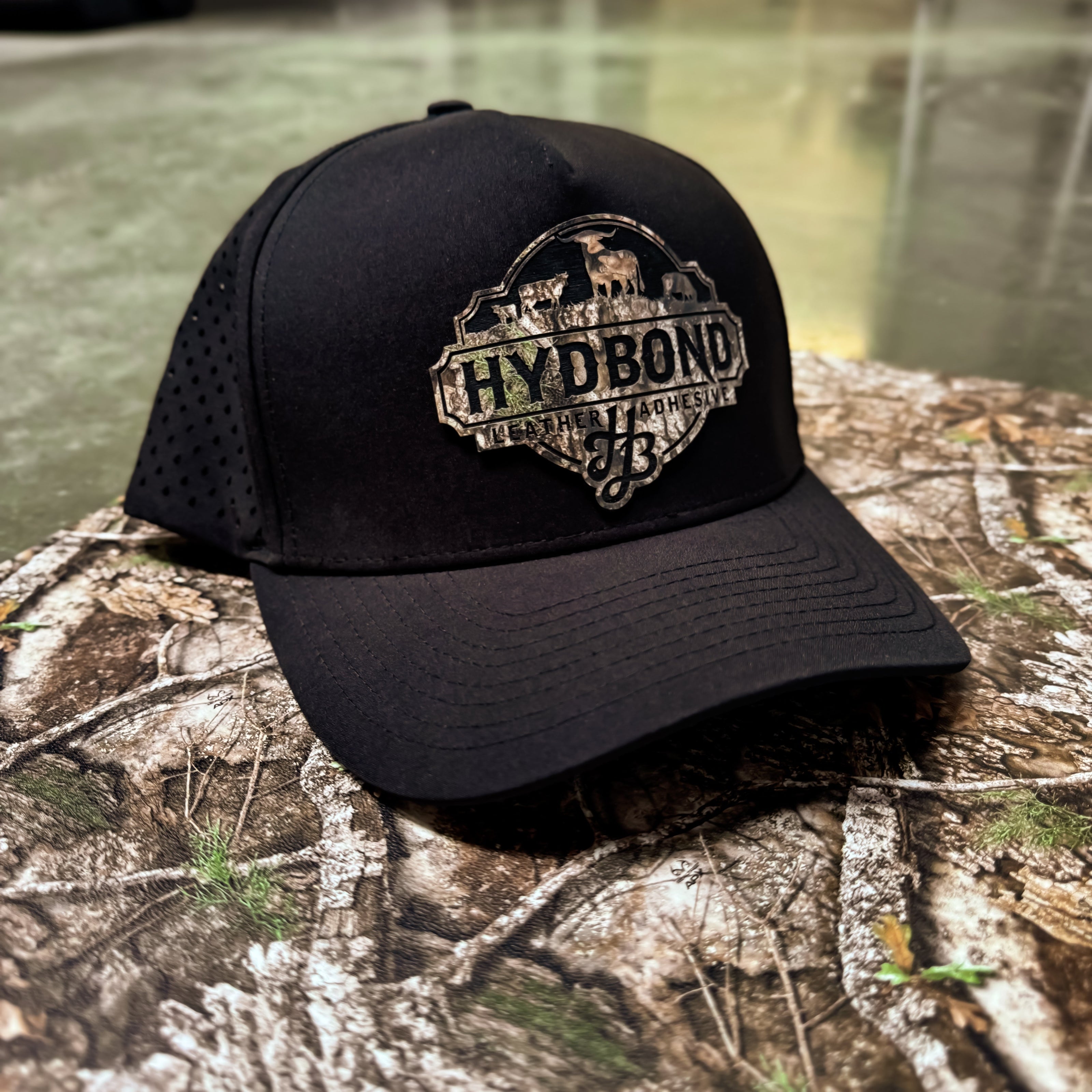 REALTREE APX®/BLACK WITH ADHESIVE HYDBOND LEATHERETTE SHEET (12
