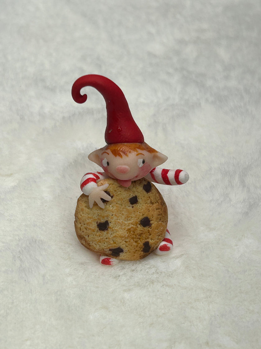 Petite fée et son gros biscuit