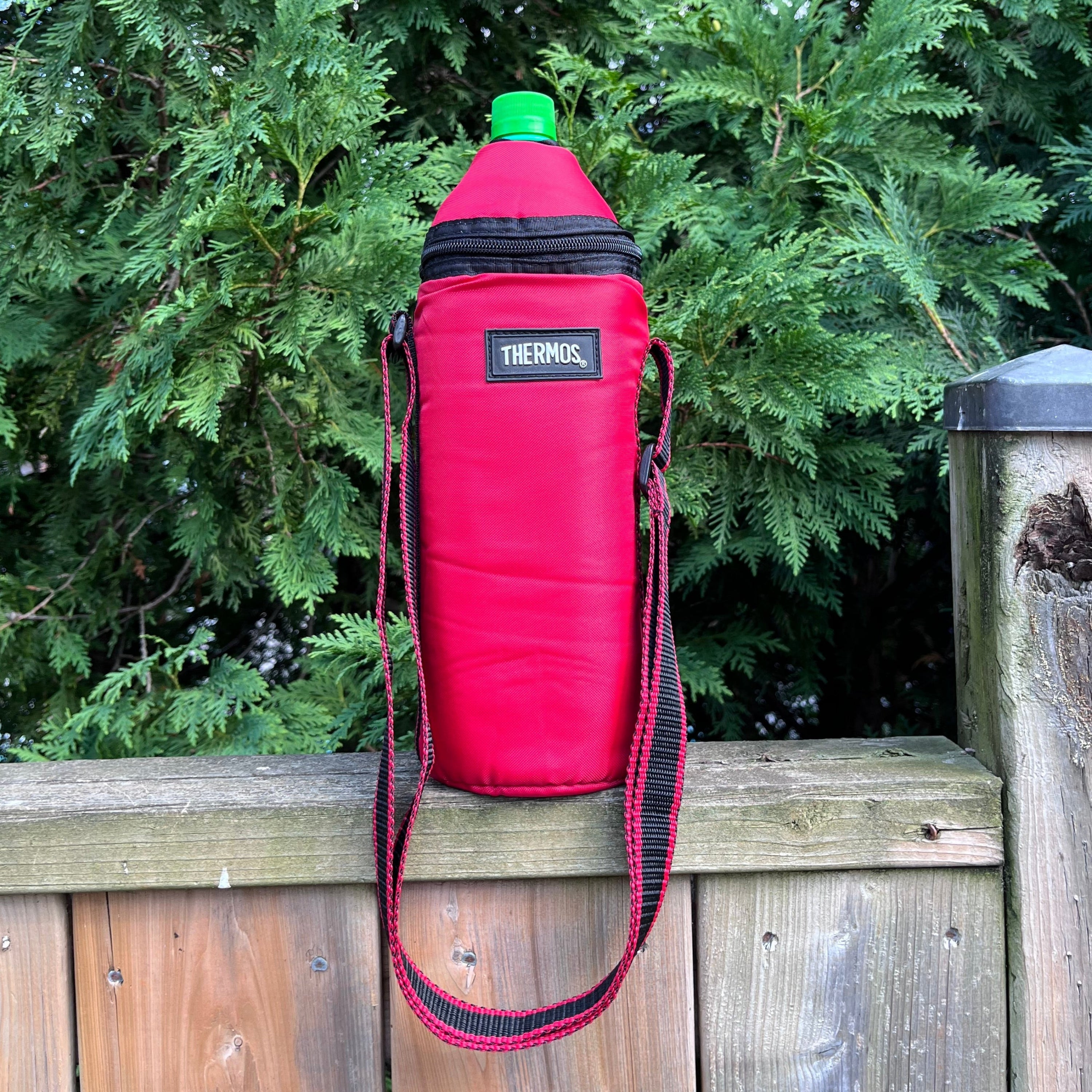 Thermos Sport Bottle Soft Cooler Bag with Easy Sip / Pour Port