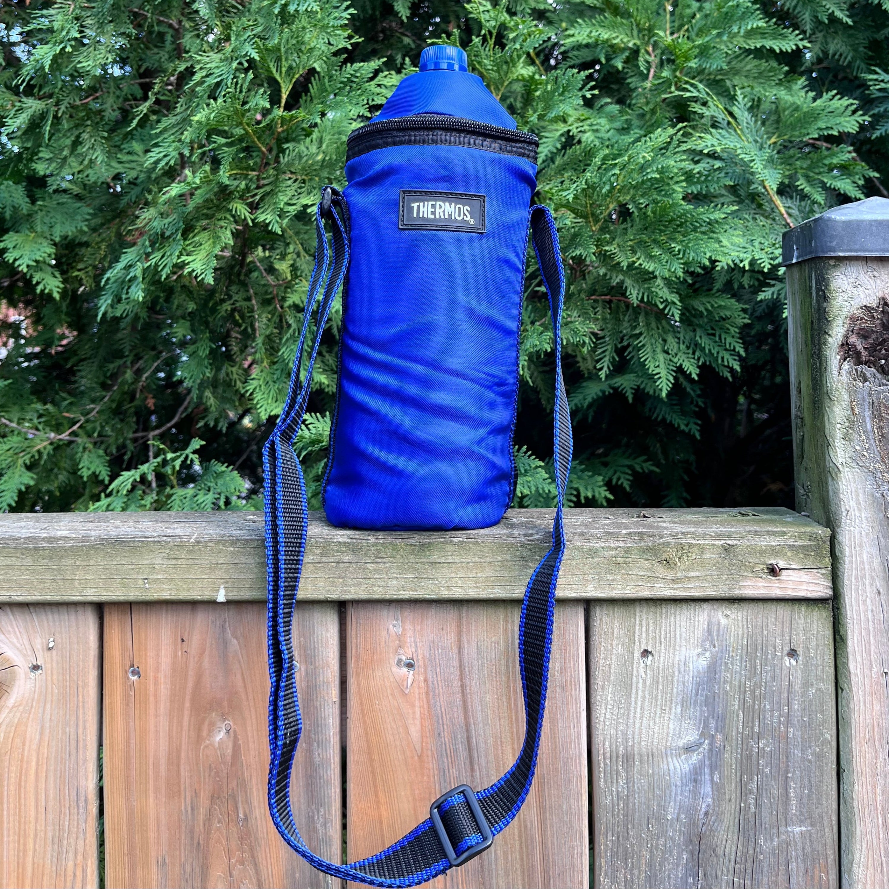 Thermos Sport Bottle Soft Cooler Bag with Easy Sip / Pour Port