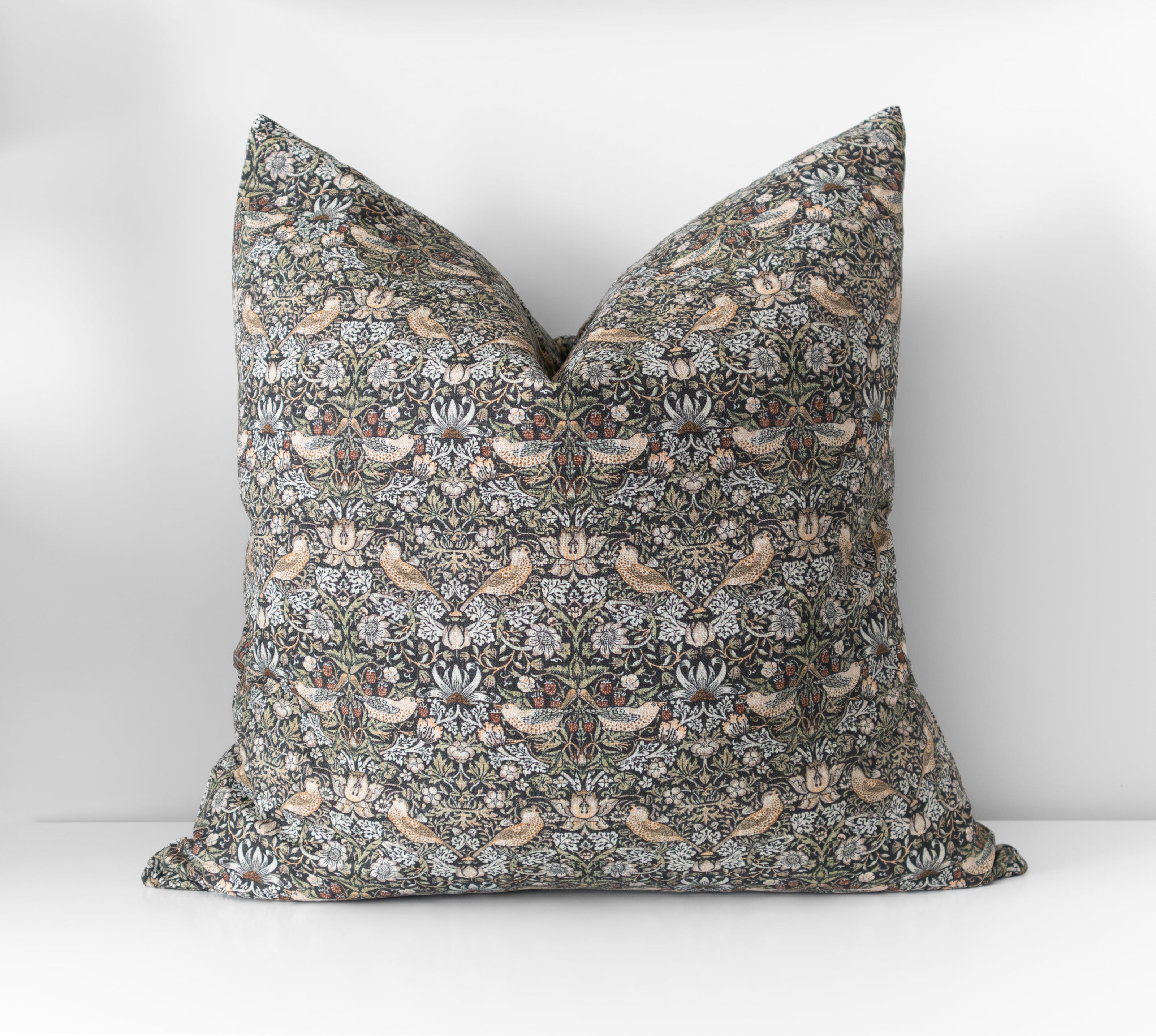 Sariel | Vintage Style Floral Pillow Cover