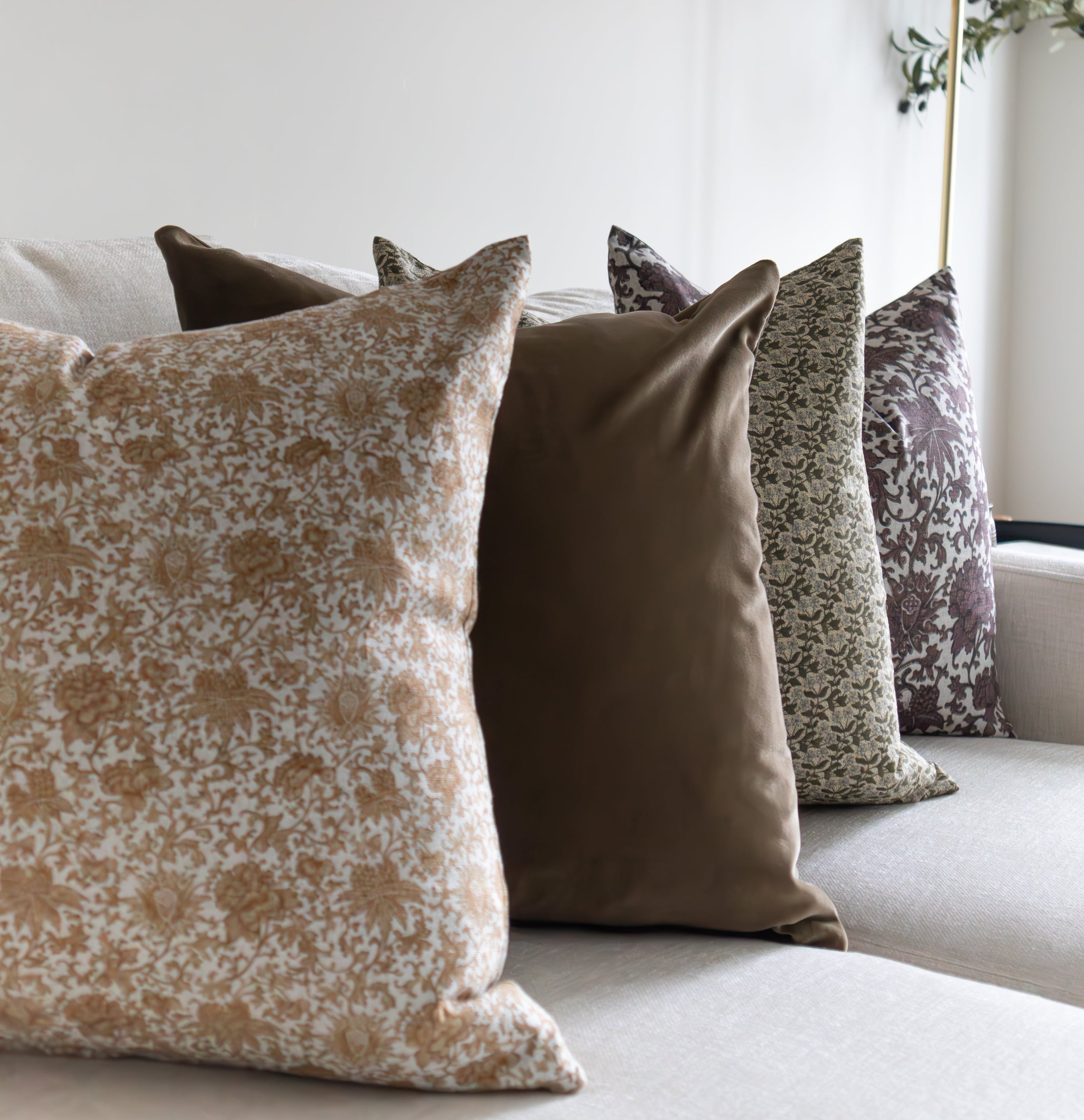 Eleanor | Vintage Floral Pillow Cover