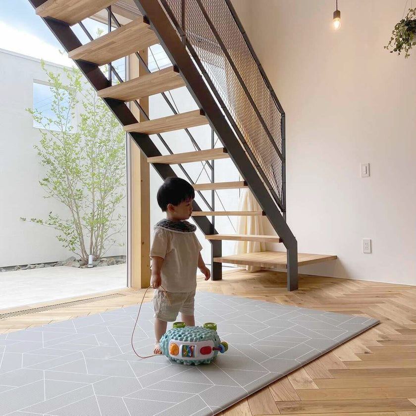 Tapis de jeu pour bébé Little Bot (Tapis Ofie, ligne zen + triangle)