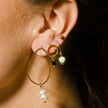 Style JAZMIN : Boucles d'oreilles à puces avec mini breloques