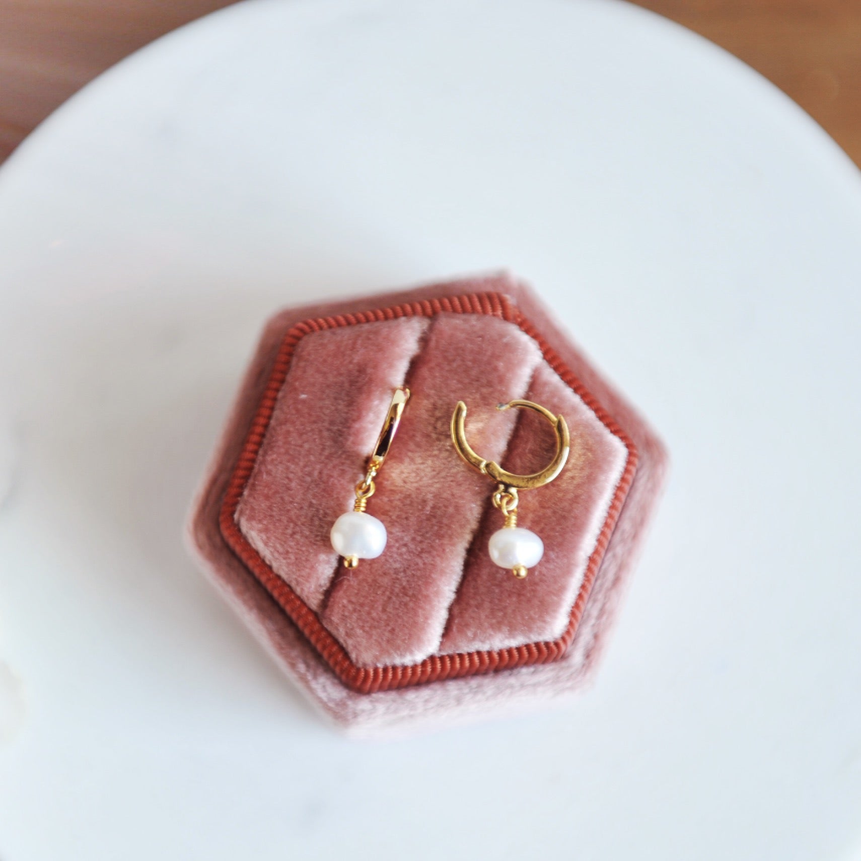 SAYLOR Huggie Hoops