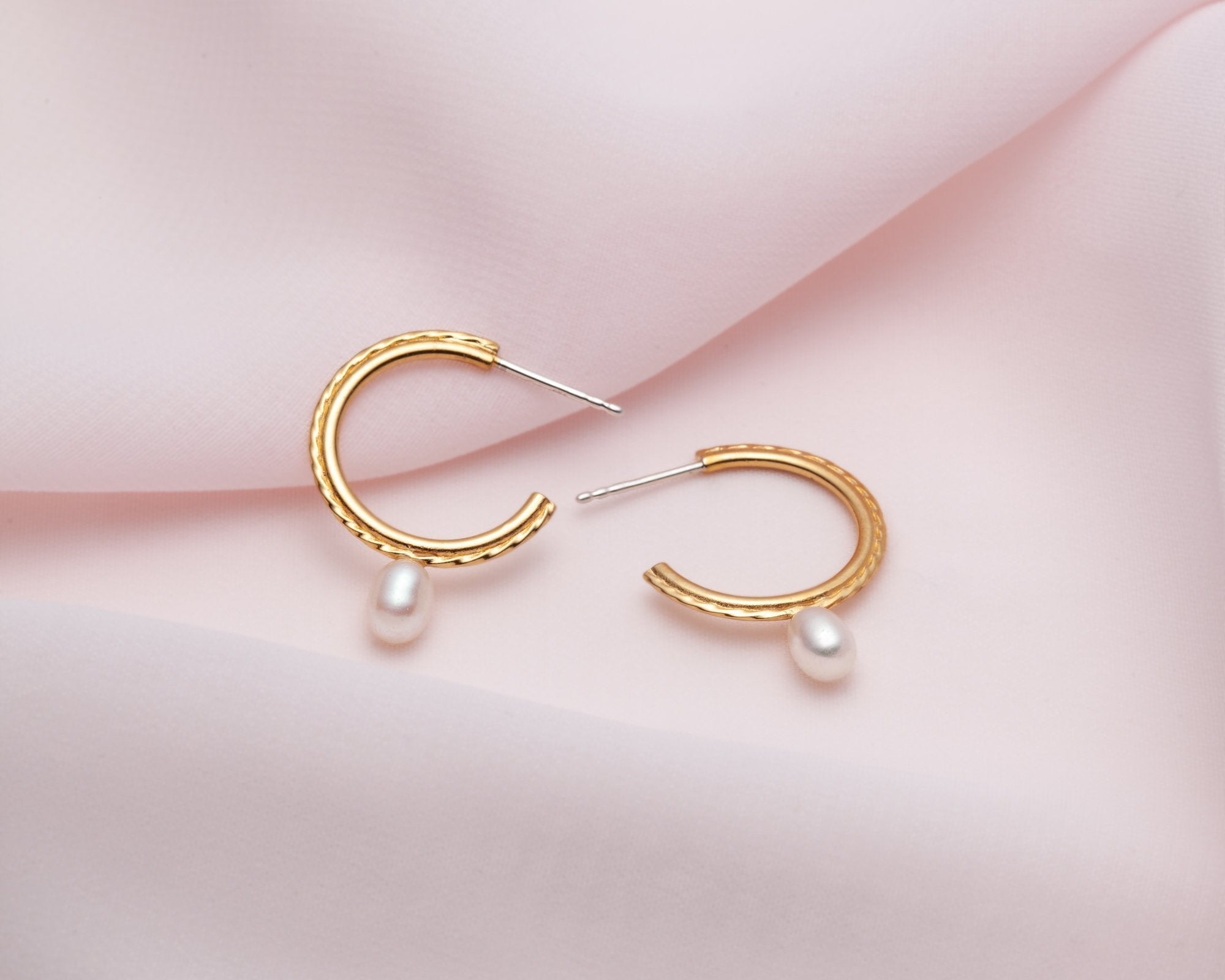 boucles d'oreilles anneaux avec perles