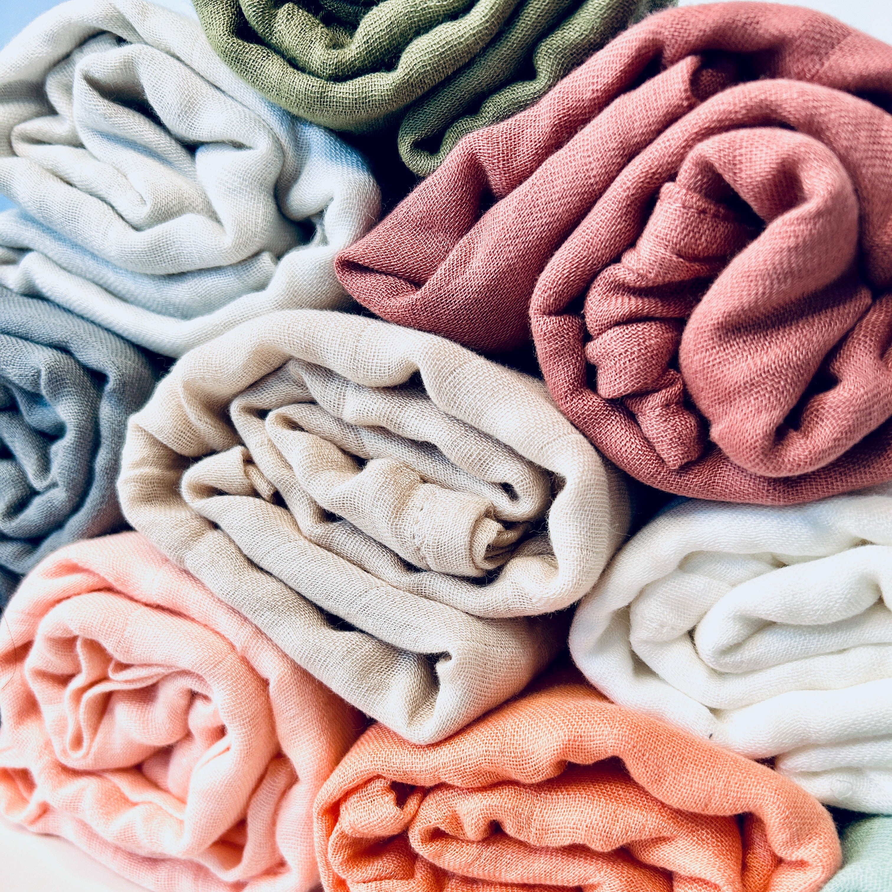 Mousseline en bambou pour bébé framboise