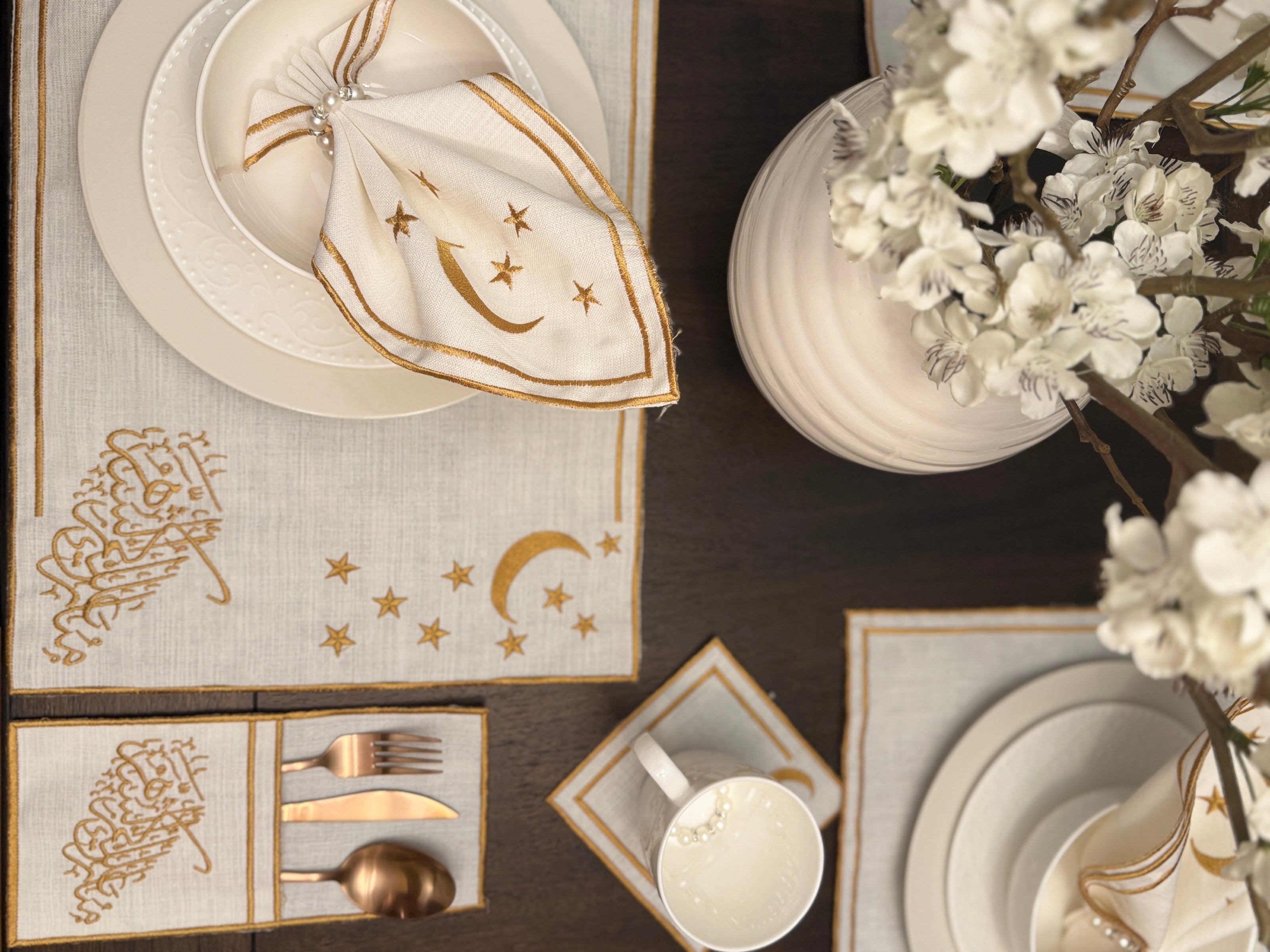 Golden Moon - Silk Embroidery Placemat Set (30 Pieces)