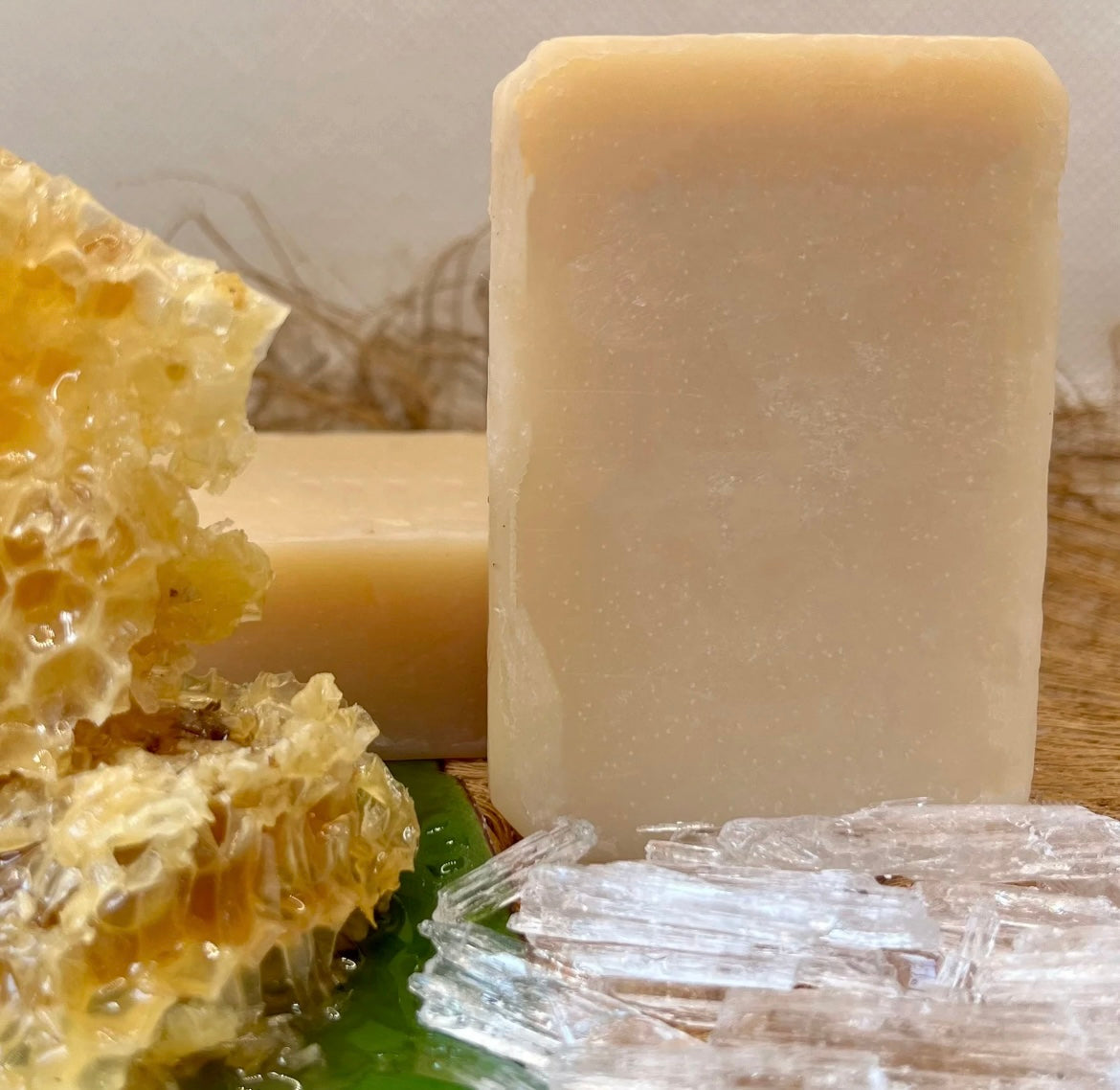 ALL NATURAL HONEY MENTHOL FACE & BODY BAR