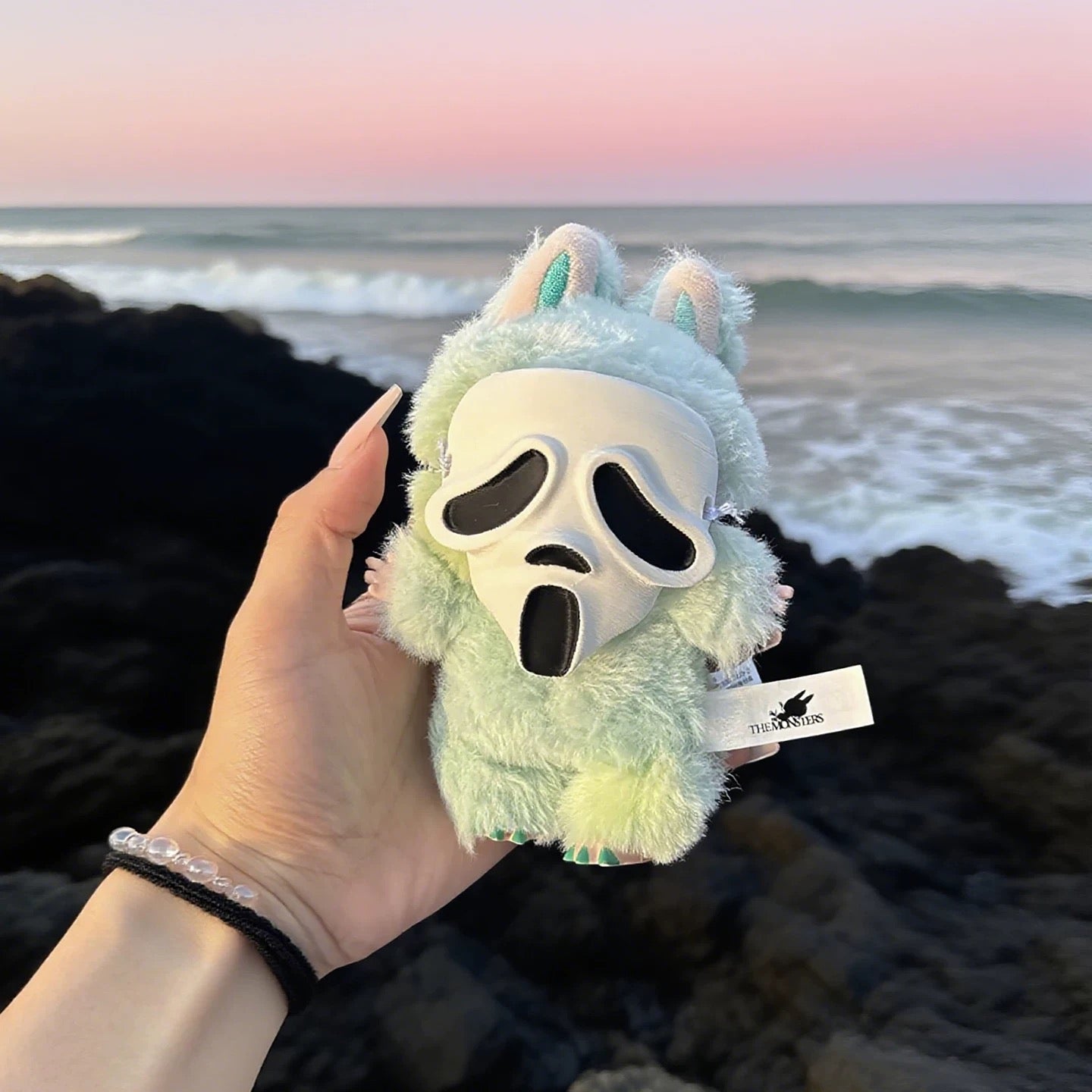 [pre order] Labubu Halloween Mask – Spooky Cute Collectible Costume Accessory