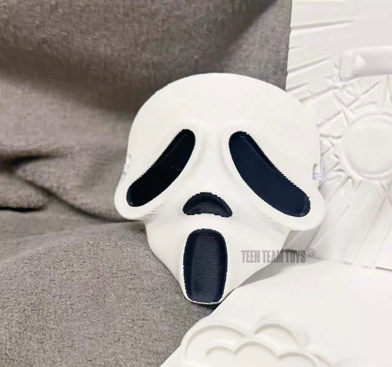 [pre order] Labubu Halloween Mask – Spooky Cute Collectible Costume Accessory