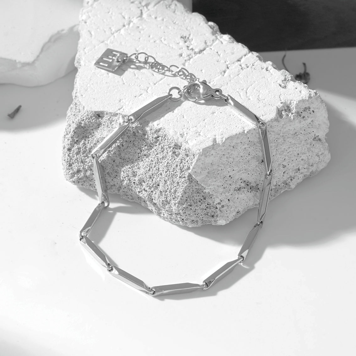 Bracelet en chaîne à perles Style ITARSI Silver : Forme géométrique minimaliste.