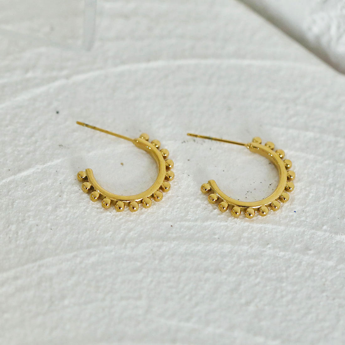 ISLA : Boucles d'oreilles à bord perlé