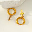 ISTEN Gold : Boucles d'oreilles mini-cercles avec croix pavée de zircons.