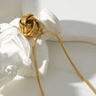 JASPUR : Collier serpentin avec pendentif nœud d'amour en or.