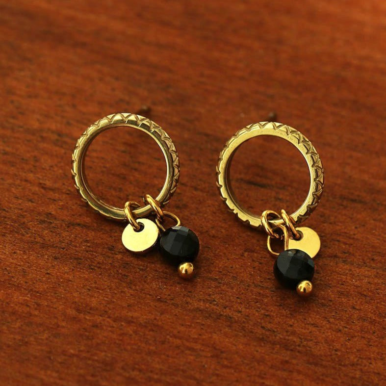 Style JAZMIN : Boucles d'oreilles à puces avec mini breloques