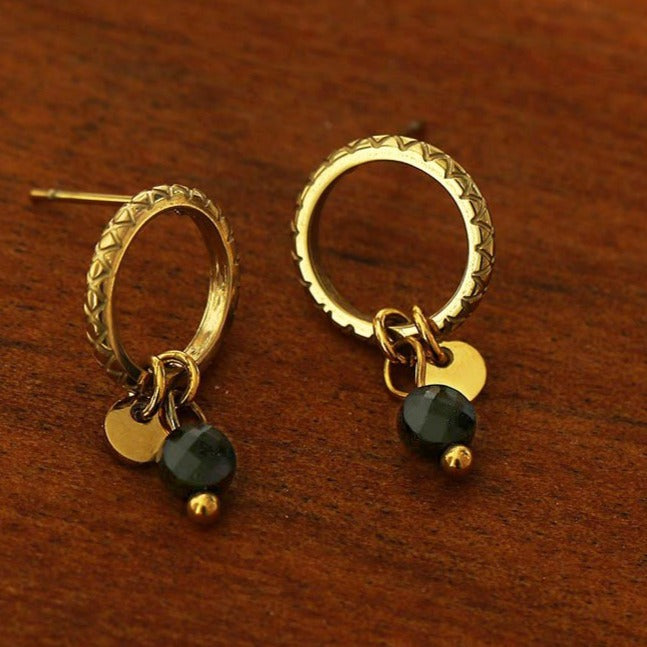 Style JAZMIN : Boucles d'oreilles à puces avec mini breloques