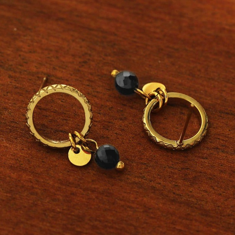 Style JAZMIN : Boucles d'oreilles à puces avec mini breloques