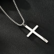 Collier JENGO en argent (or blanc) avec chaîne à maillons carrés et pendentif croix minimaliste pour femmes ou hommes.