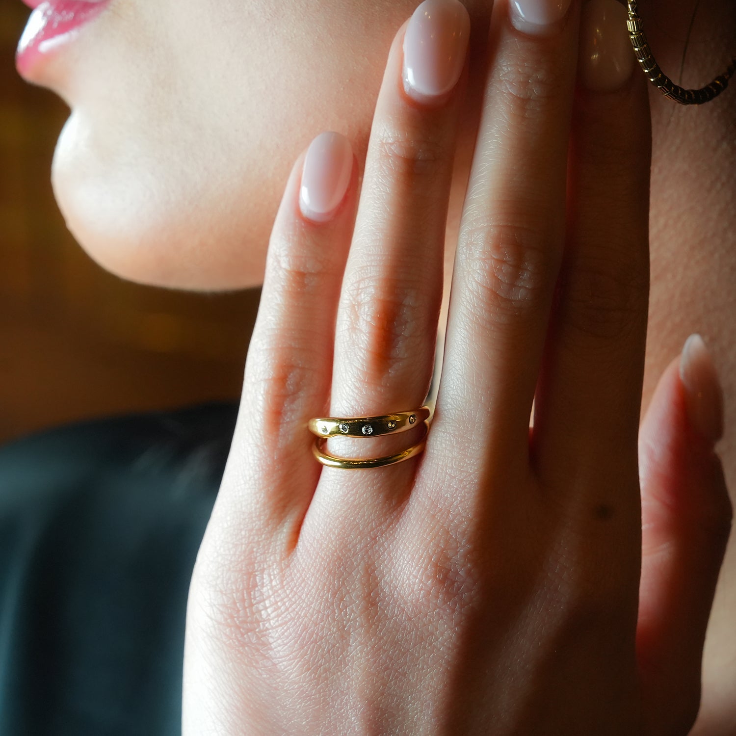 JORYA : Bague double bande ornée de zircons