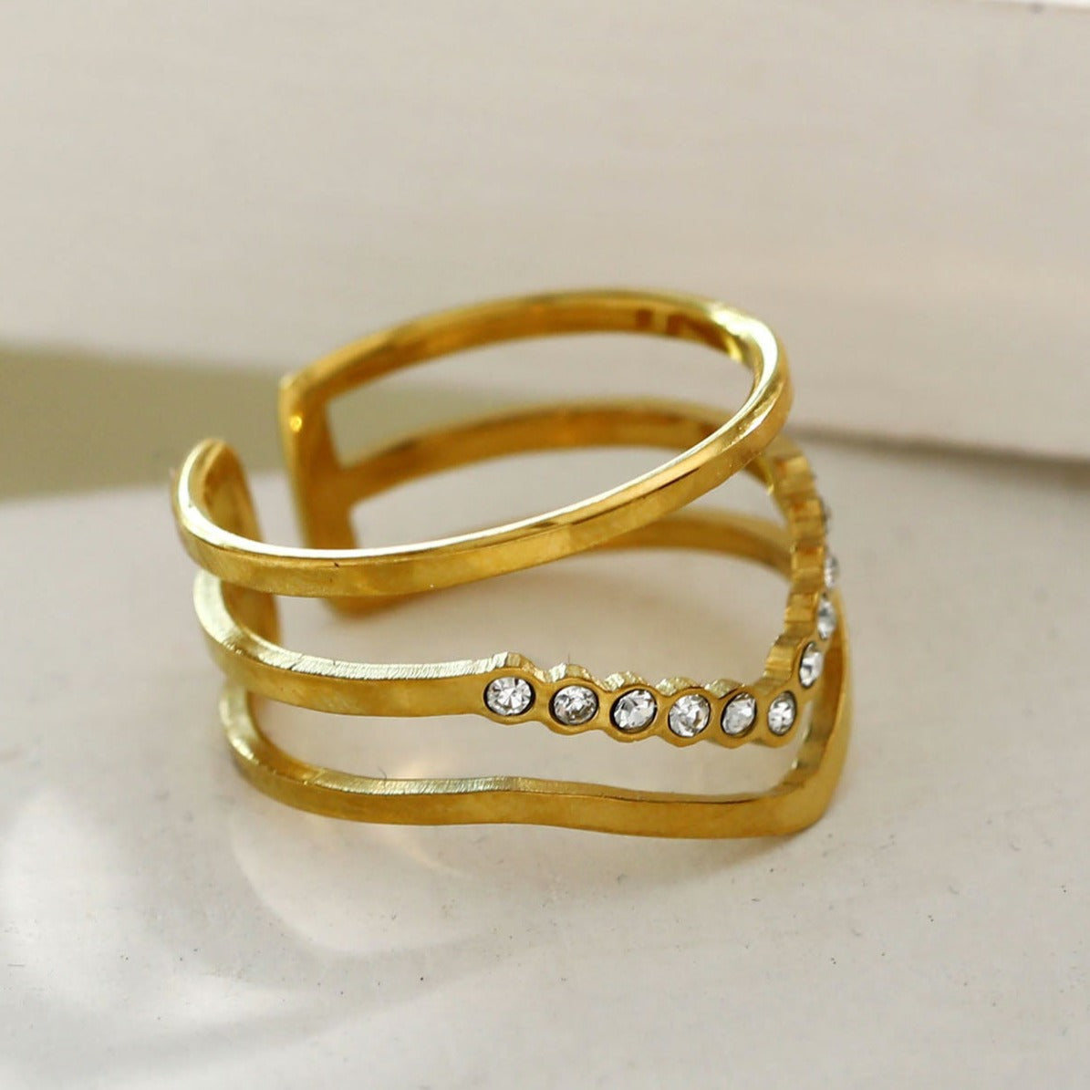 Bague JUAANA à trois rangées de zircons.