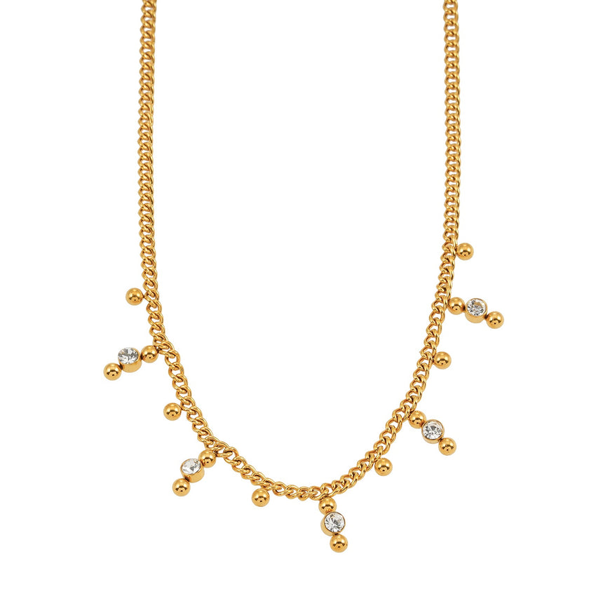 Style KALPI : Collier en chaîne à perles et zircons dorés.