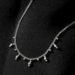 Style KALPI : Collier en chaîne avec perles et zircons, couleur argent.
