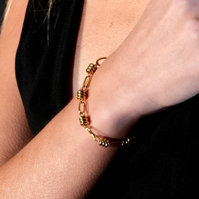 Bracelet fantaisie KAMA avec maillons ovales et perles assemblées