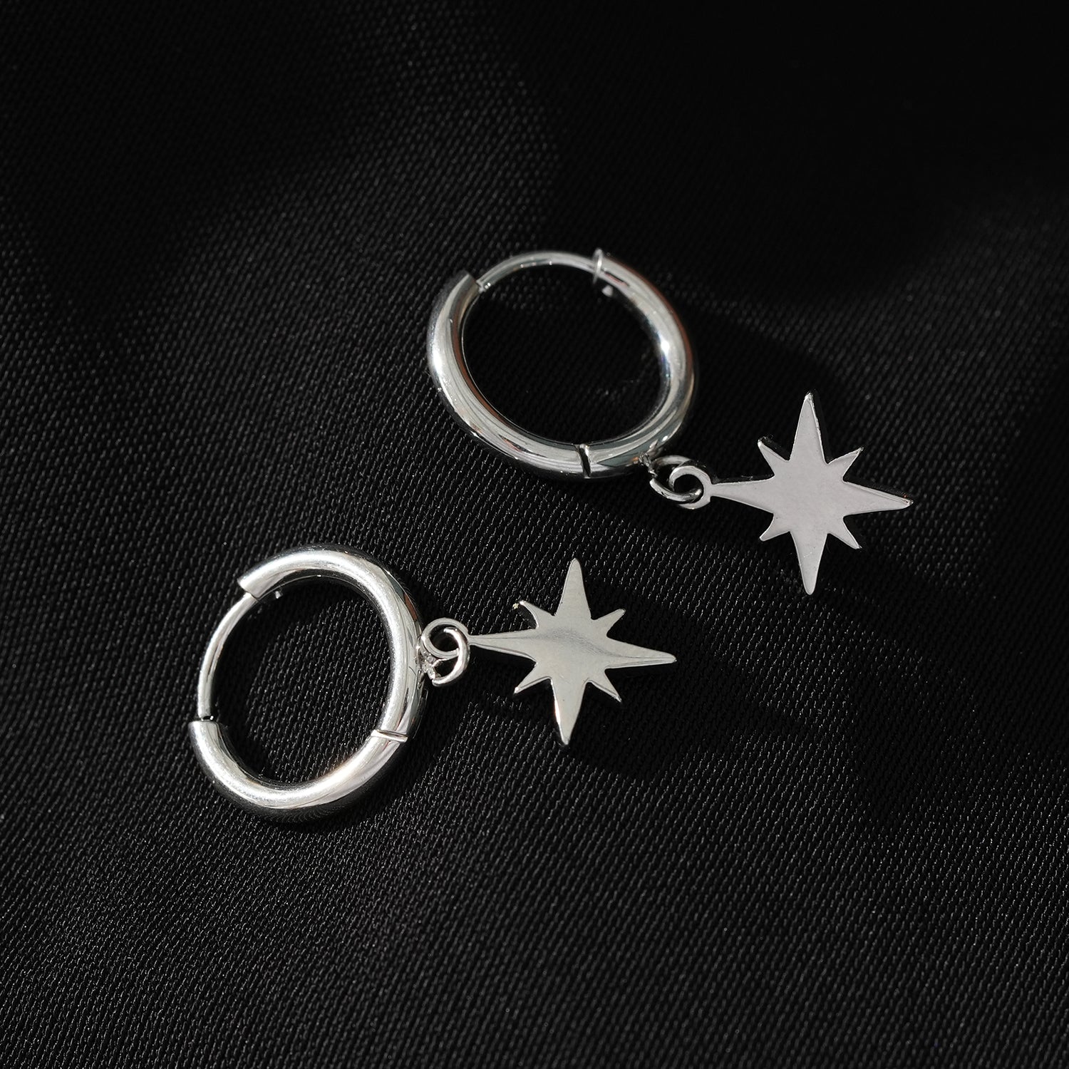 KAYLIN Silver : Mini boucles d'oreilles avec breloque étoile