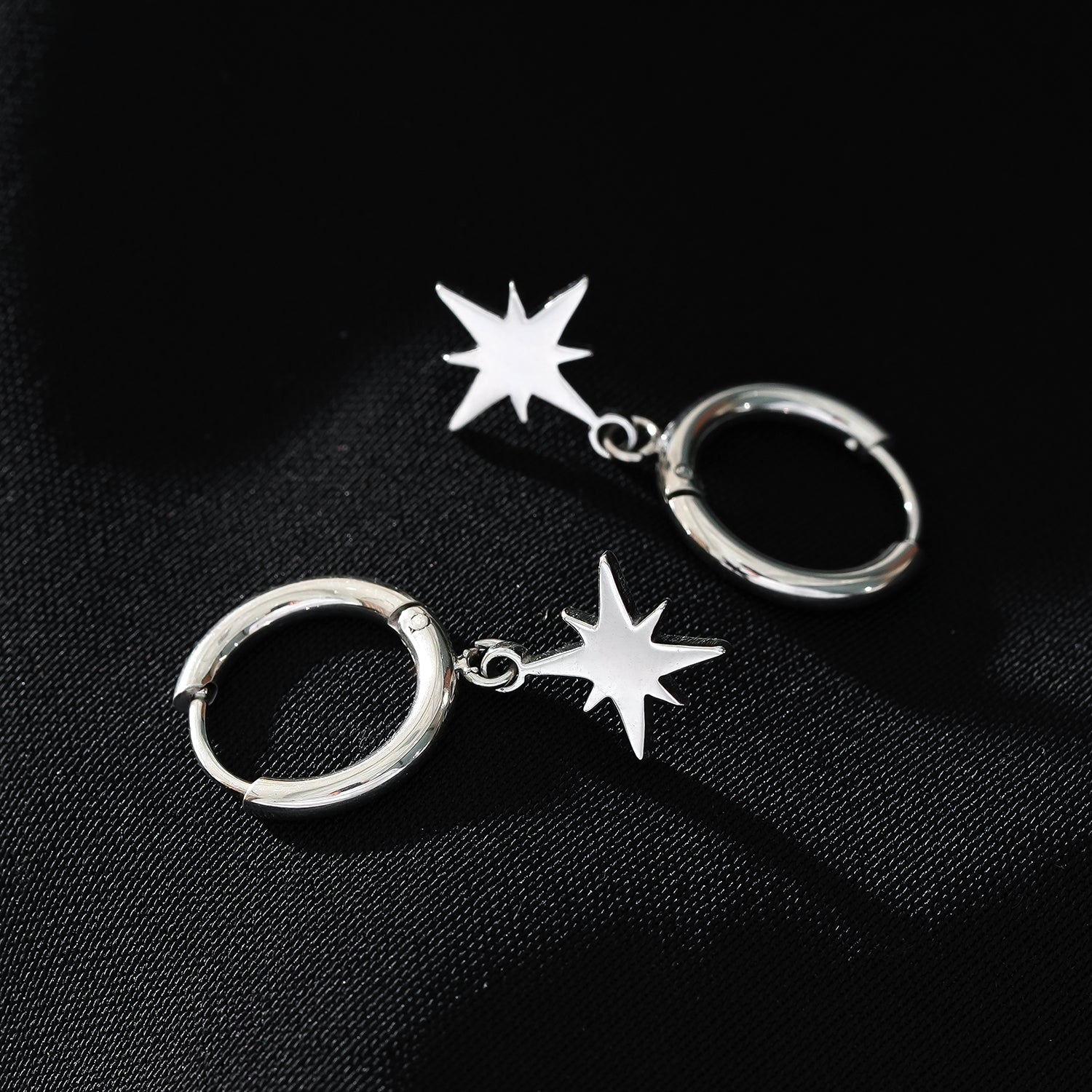 KAYLIN Silver : Mini boucles d'oreilles avec breloque étoile