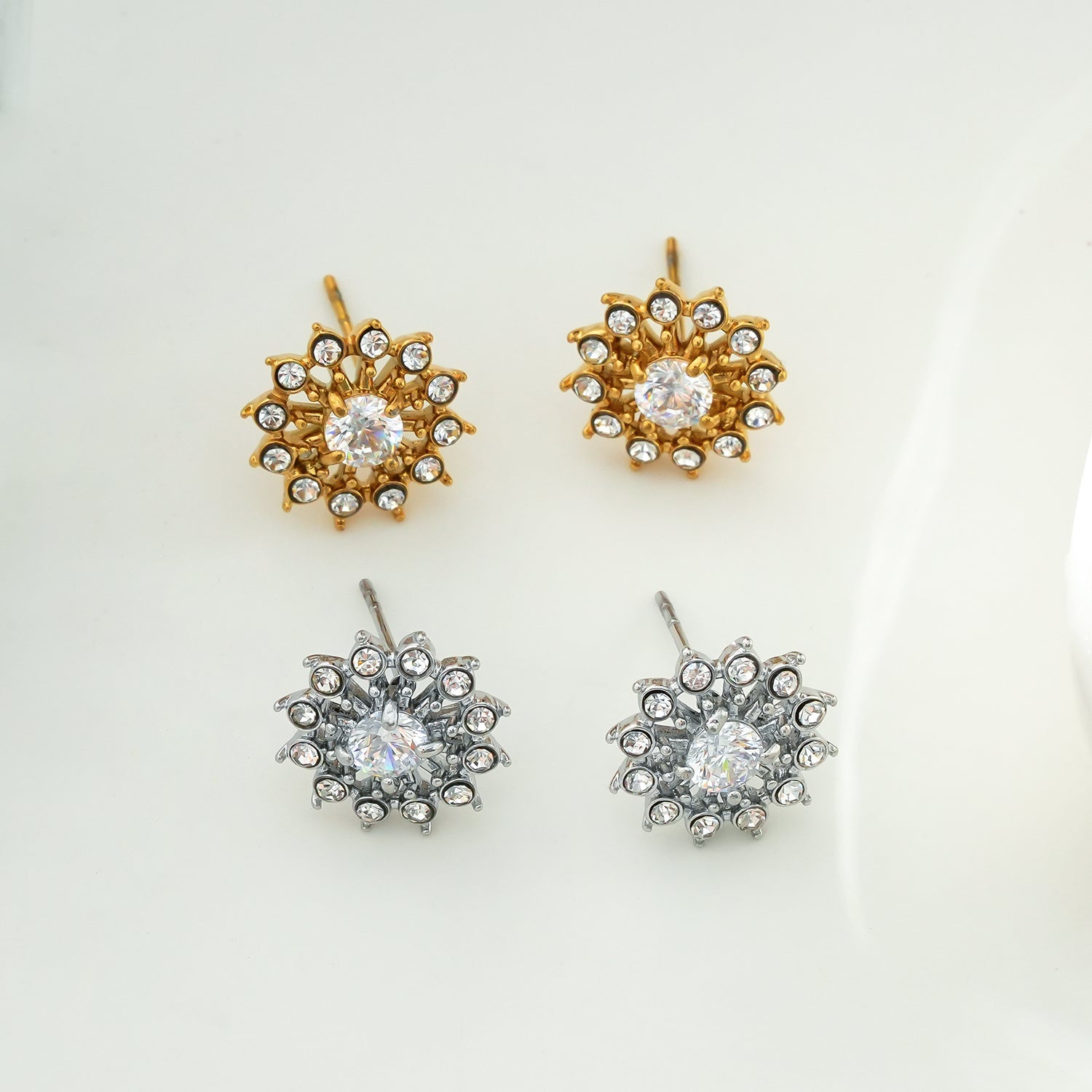 KERELA Gold : Boucles d'oreilles en forme d'étoile scintillante en zircone (CZ)
