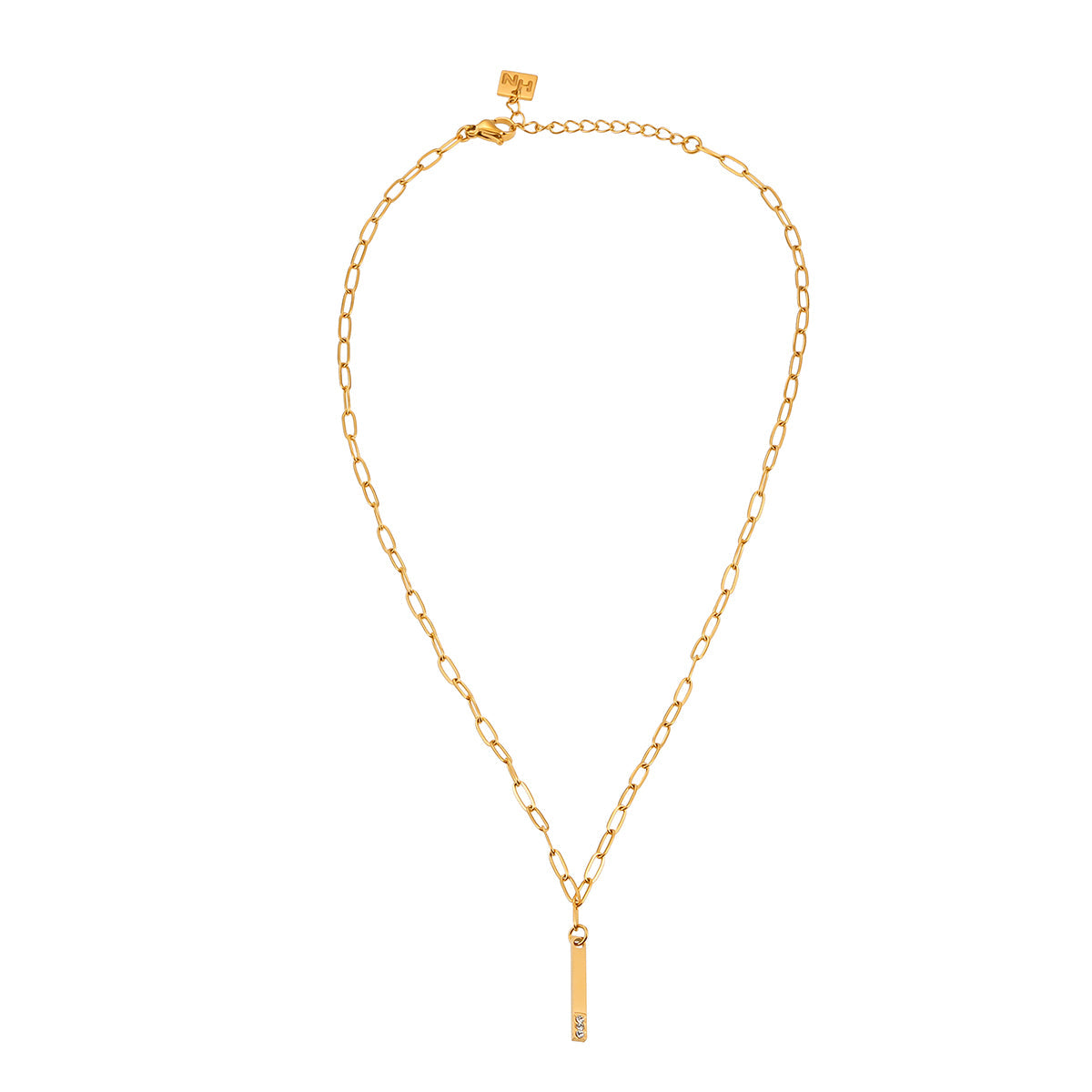 Style KORATIA : Collier minimaliste avec chaîne à maillons plats et pendentif barre en or incrusté de zircone.