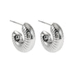 KOTOHIRA : Boucles d'oreilles créoles tubulaires à surface texturée, effet creux et volumineux, en or blanc argenté.