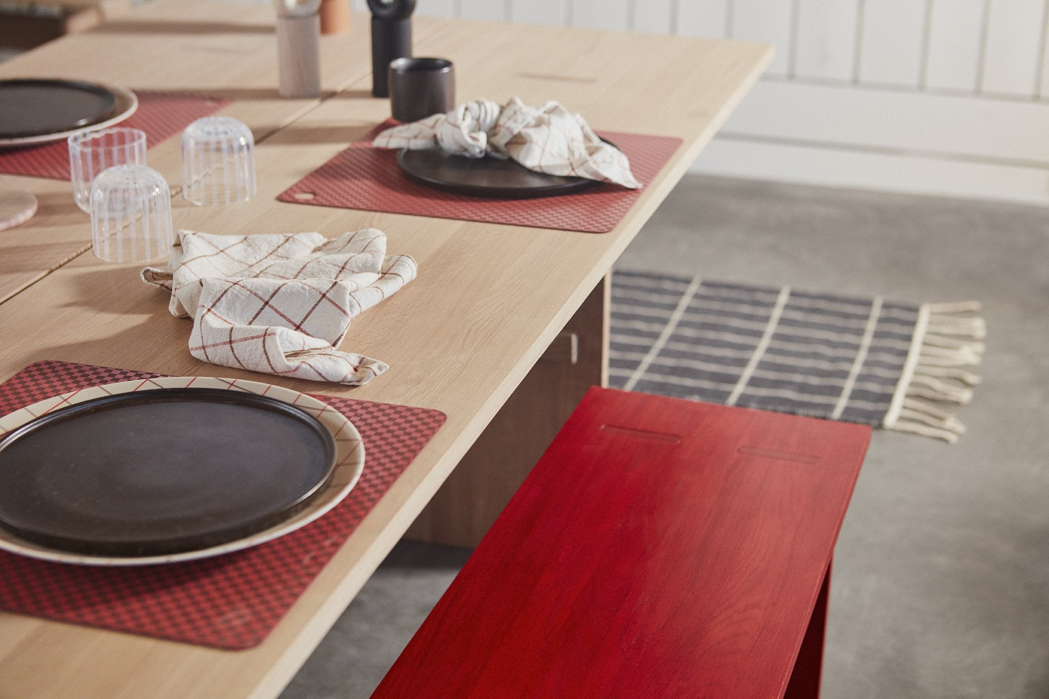 Kotai Bench Wooden - Cherry Red